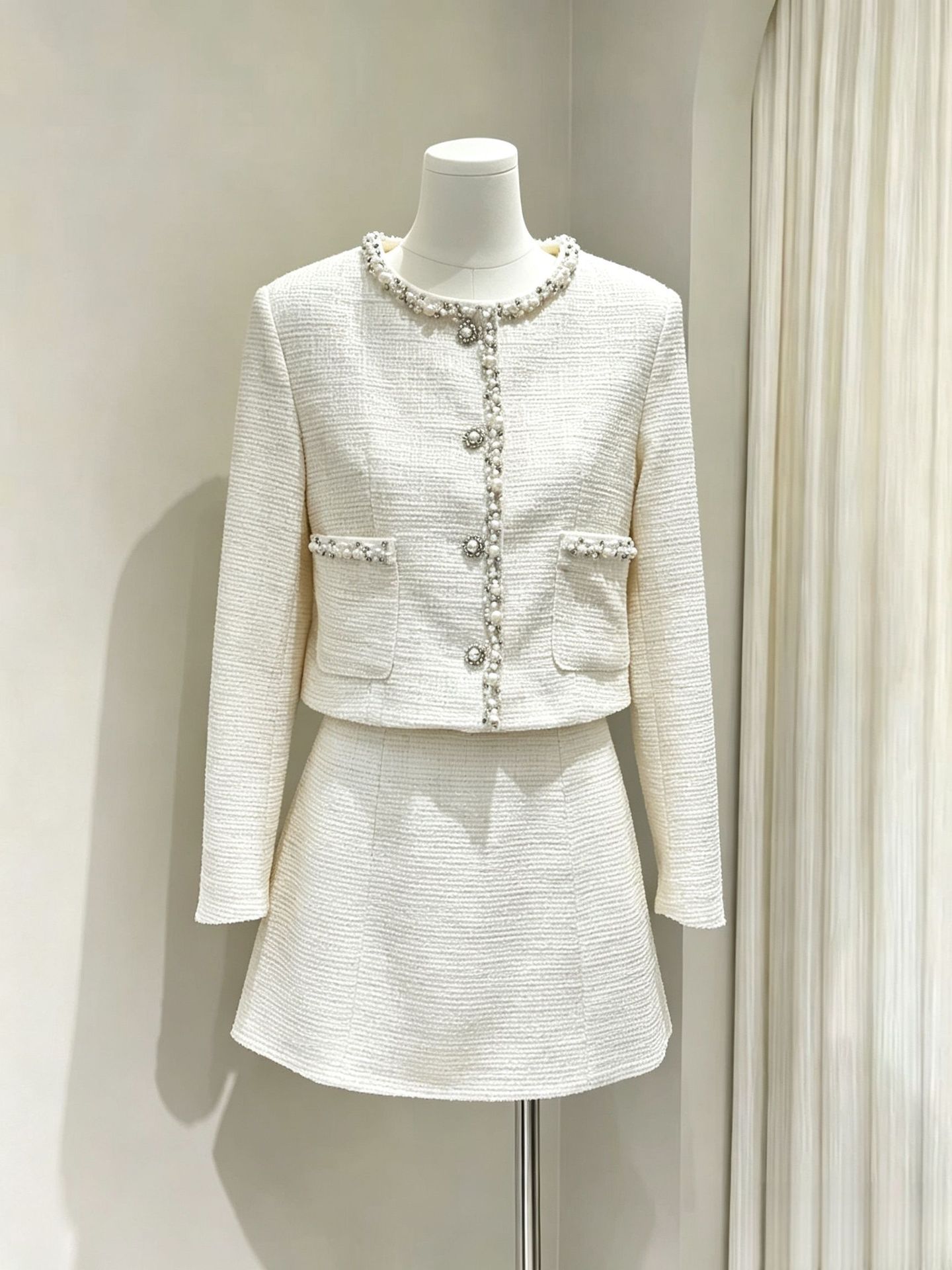 Jackets - Damenmode Zweiteiliges Jacken-Set: Diamantbesetztes O-Ausschnitt Ärmelloses